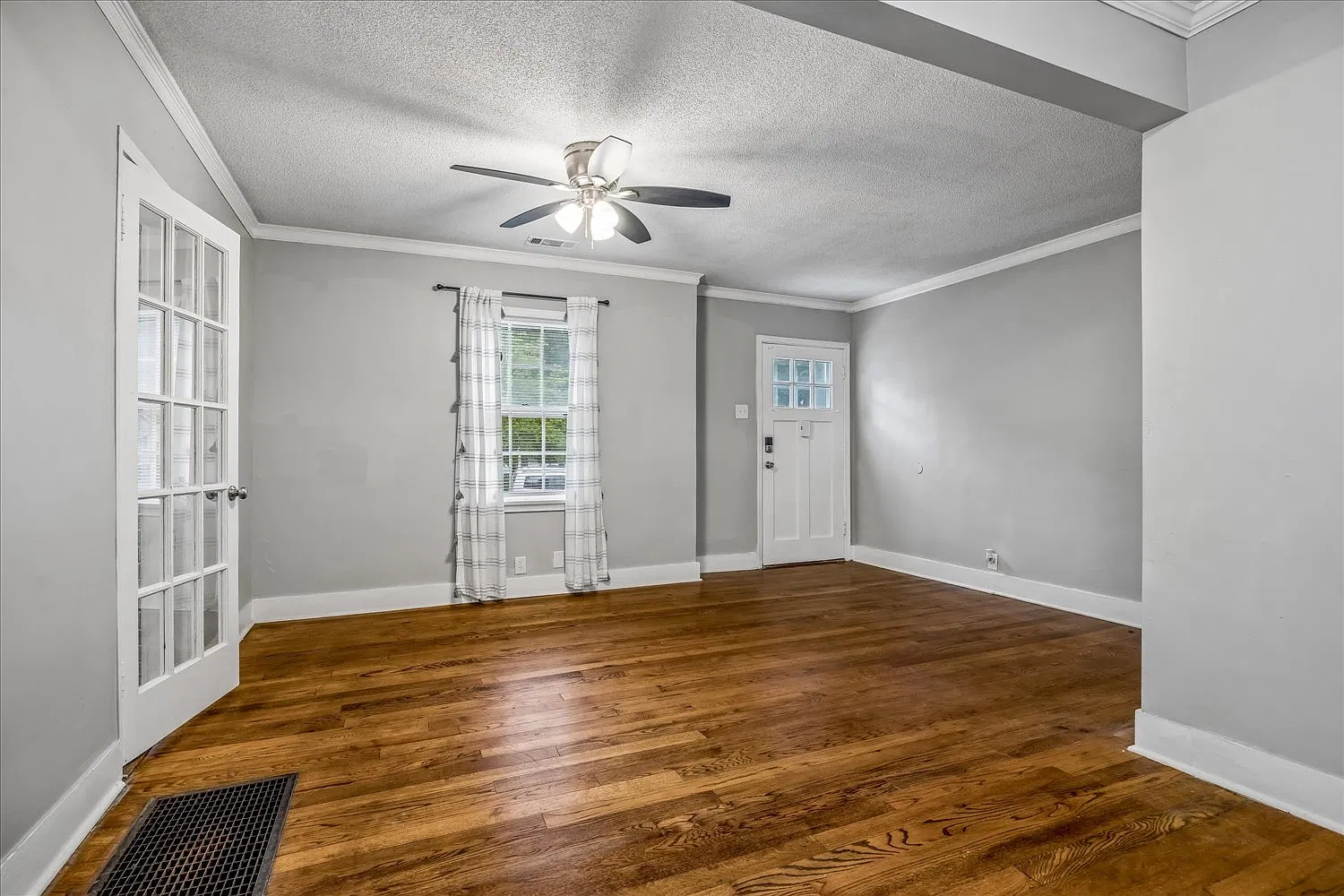 825 S Graham St — Photo 3