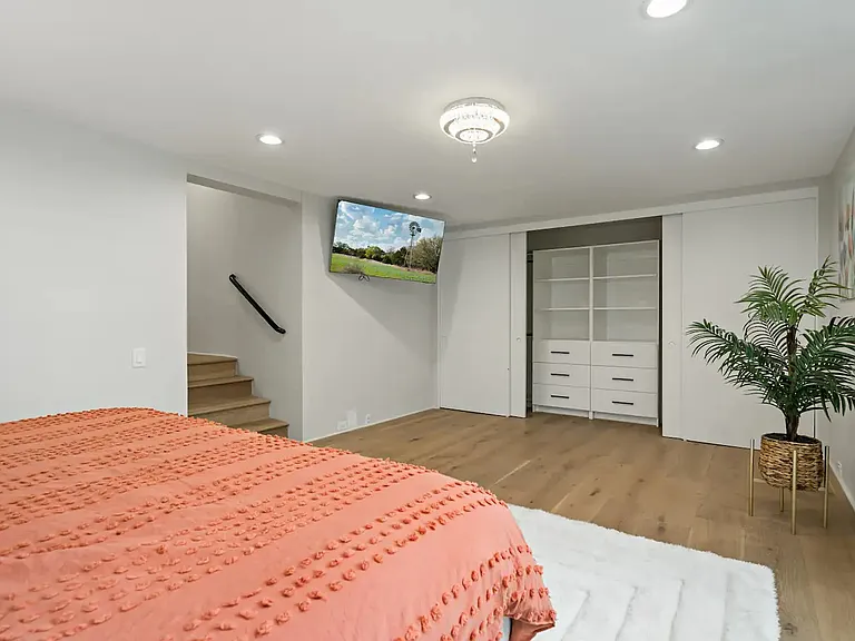 15105 Mulholland Dr — Photo 12