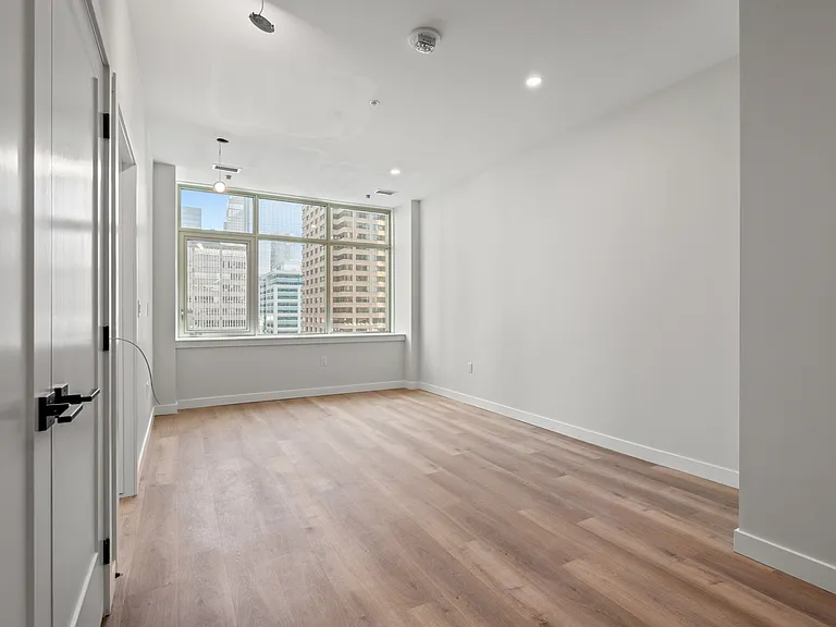 736 8th Ave SW — Photo 33
