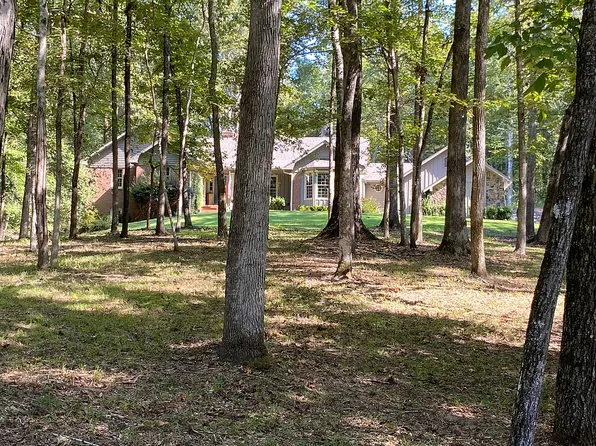 564 Plantation Dr, Columbus, MS 39705