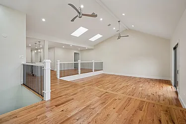 927 Pavonia Avenue  image 1 of 26