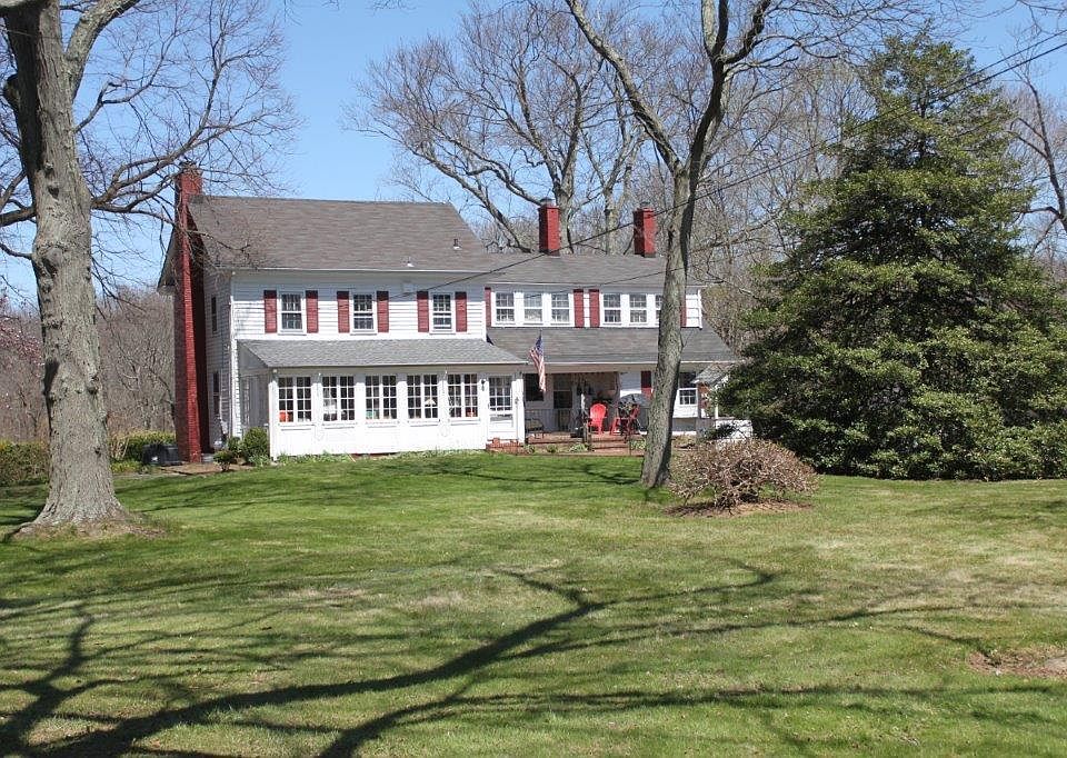 Huge and private yard