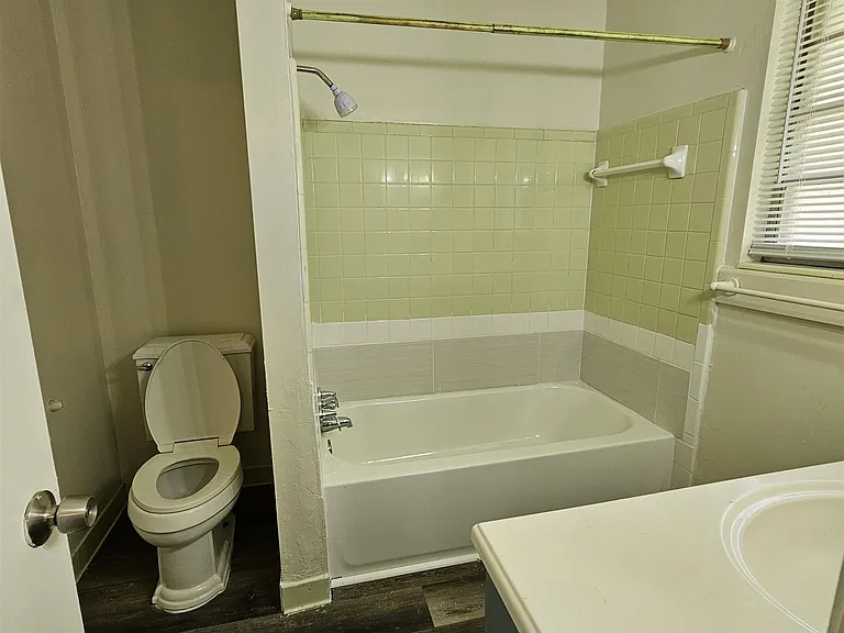 550 E Bradford Rd — Photo 13