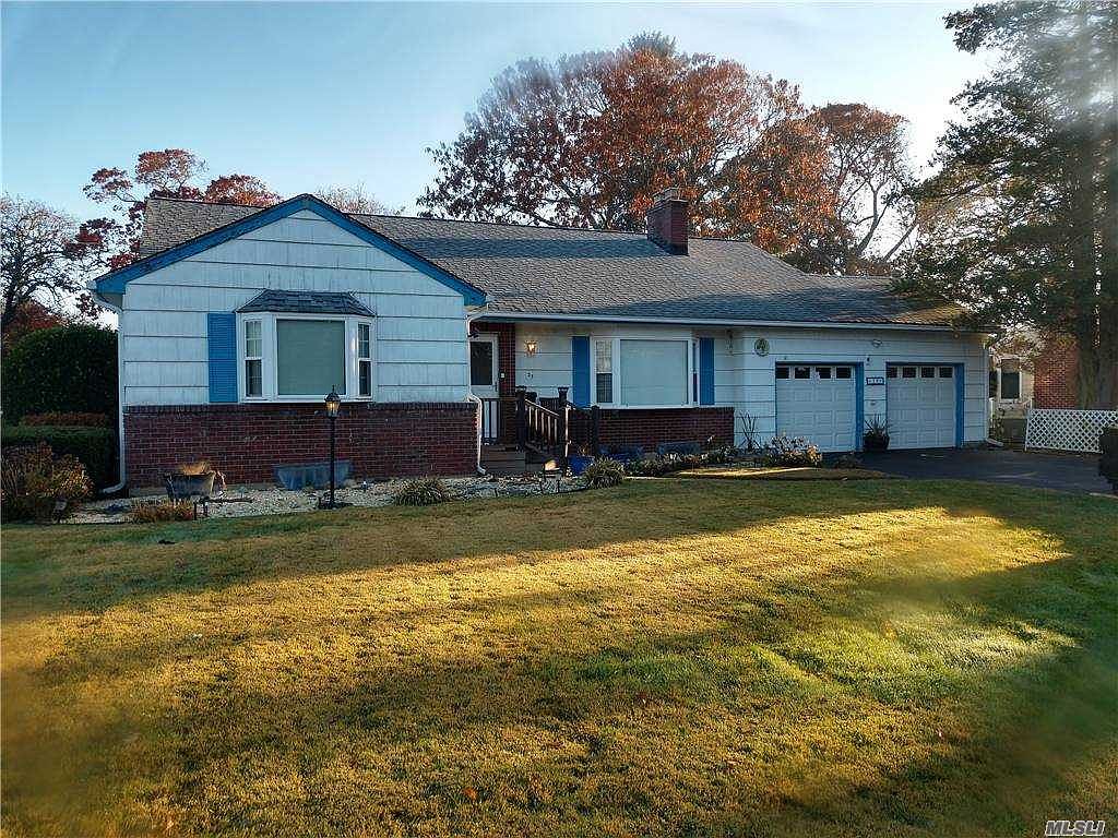25 Bradish Ln Bay Shore Ny 11706 Mls 3270962 Zillow