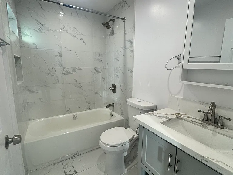 1020 E 79th St #1 — Photo 3