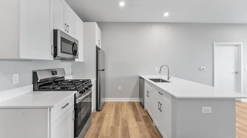 2 bed, 2.0 bath, $2,769 — Photo 3
