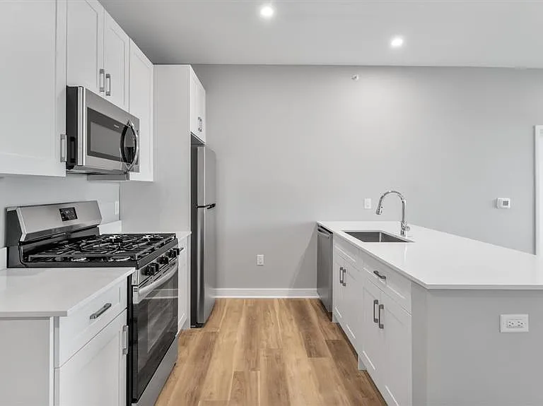 475 Communipaw Ave #207 — Photo 3