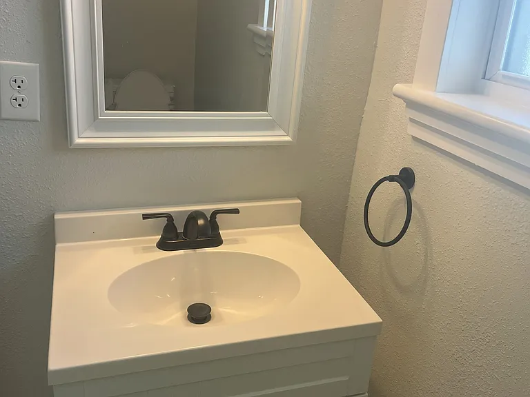 Full Bath Sink.