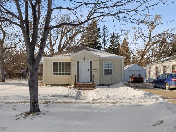 1311 6th St S, Moorhead, MN 56560