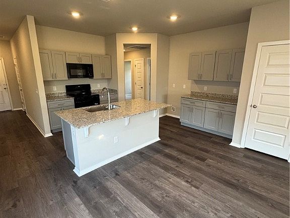 5th image of 2587 E Meramec St