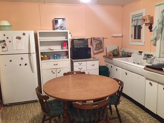 3rd image of 24046 Lakeview Dr