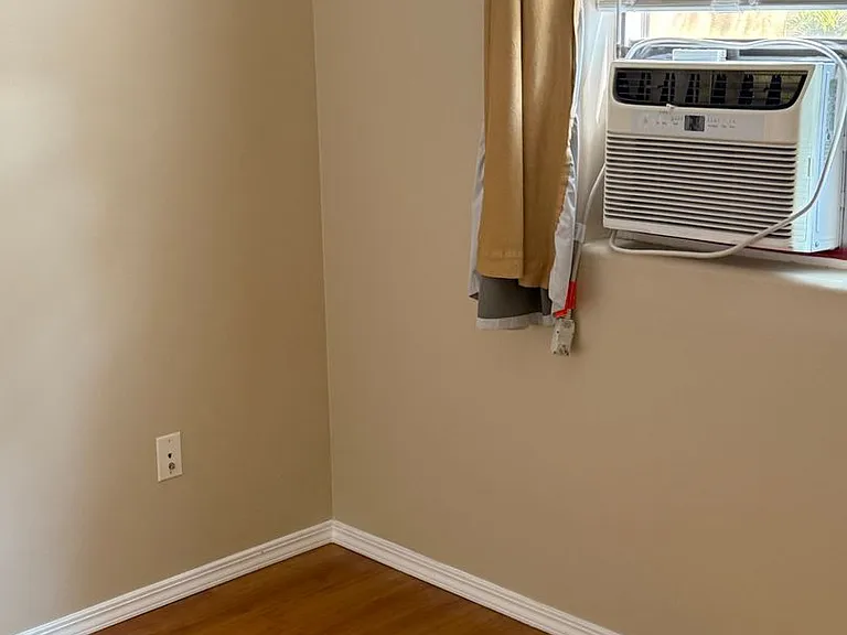 2071 Vista Del Mar Ave — Photo 15