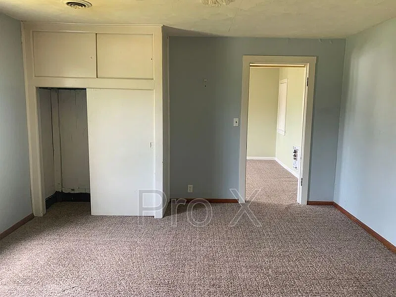 2 bed, 1.0 bath, $800 — Photo 2
