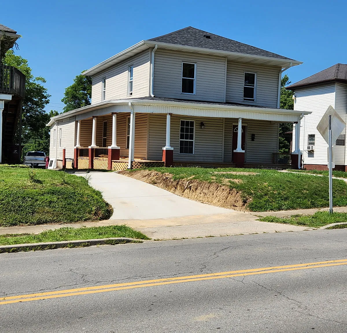 3 bed, 1800 sqft, $1,800 — Photo 1