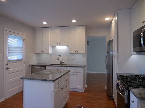 5th image of 2902 N Kennicott Ave