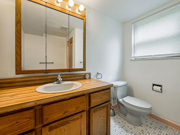 7580 Thornwood St — Photo 61