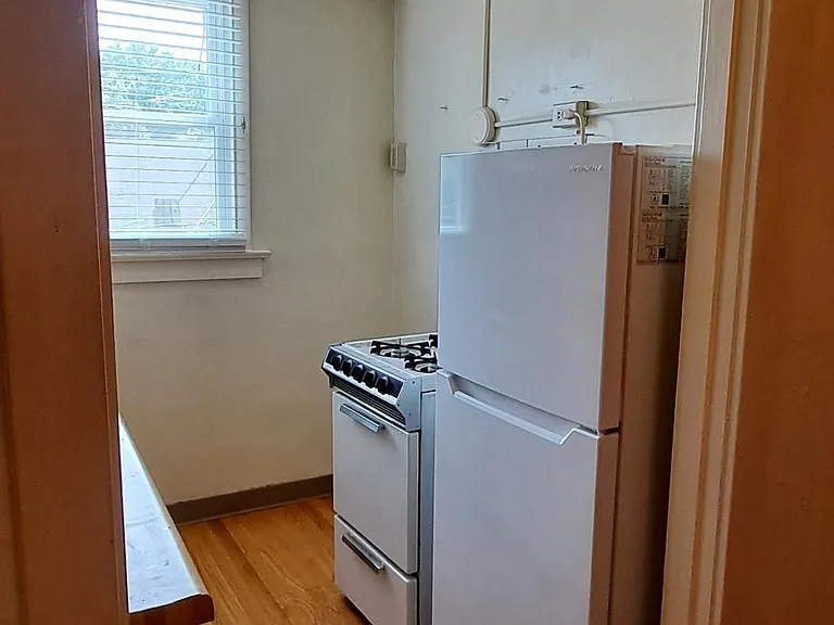 1017 Hi Pointe Pl #4 — Photo 6