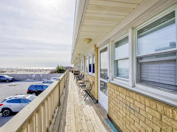 979 Oceanfront APT 8, Long Beach, NY 11561