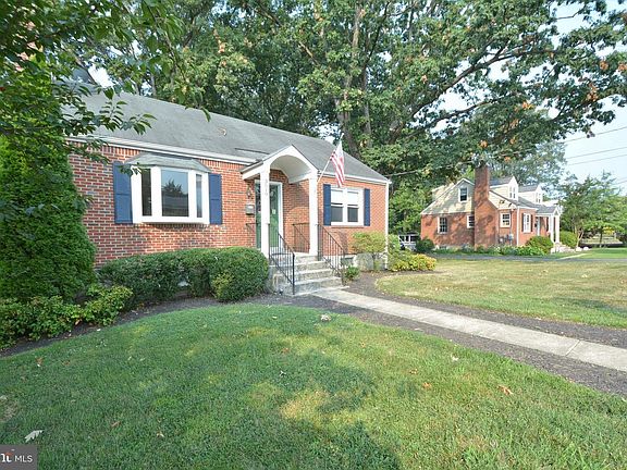 2nd image of 3519 Memorial St