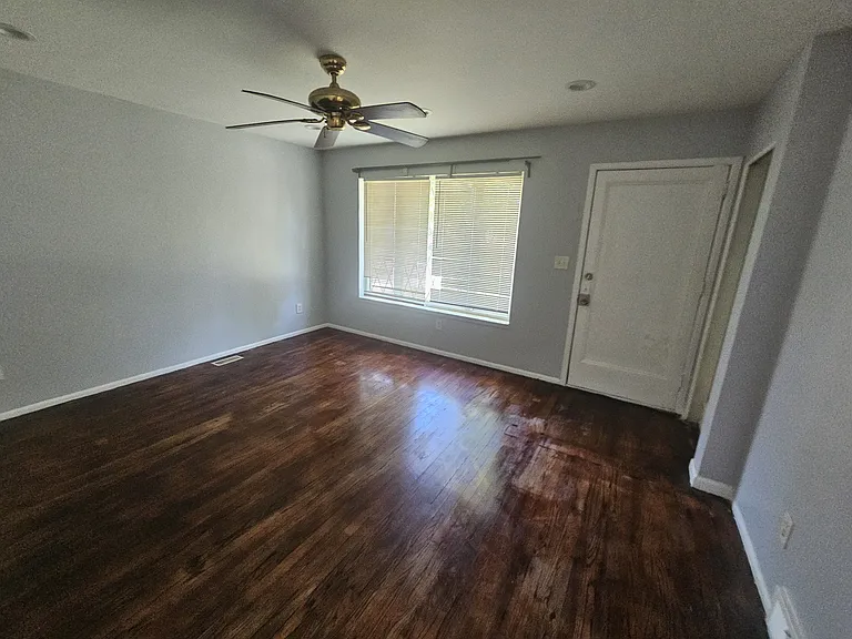 1534 E George Ave — Photo 8