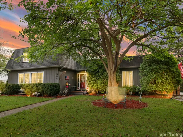 685 Garys Dr, Antioch, IL 60002