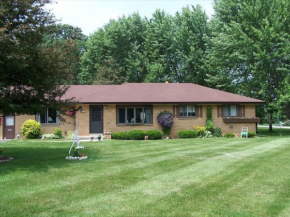 1st image of 525 Oakwood Dr
