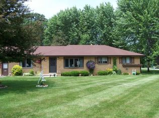 525 Oakwood Dr, Hartland, WI 53029