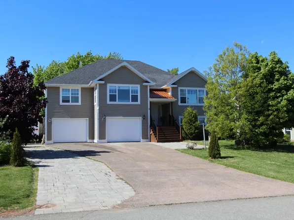 3 Somerset Pl, Stratford, PE C1B 0A9