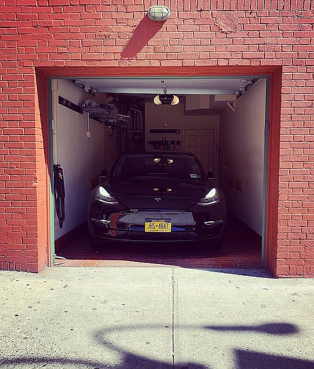 2nd image of 1255 Park Ave
