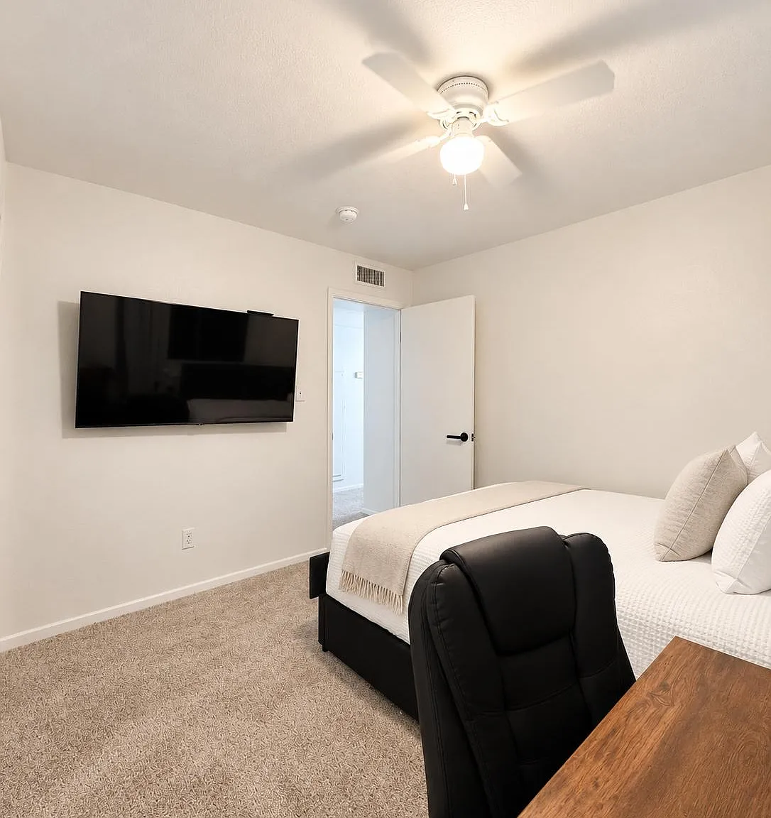 4 bed, 3.0 bath, 2004 sqft, $1,139 — Photo 1