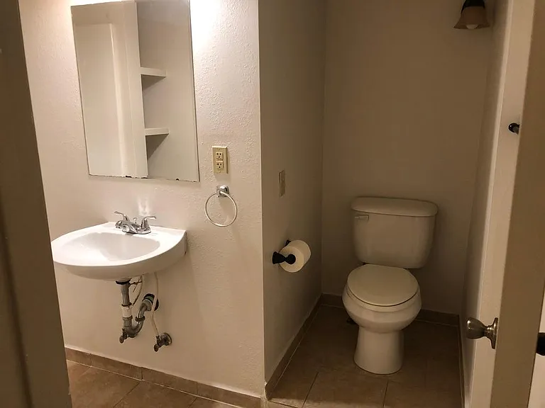 master suite bath. Updated photos to come.