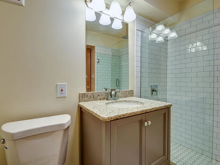 849 W Sheridan Rd #G — Photo 11