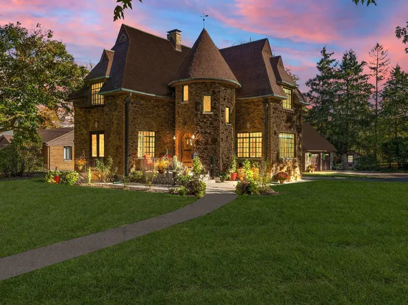 660 S Court St, Crown Point, IN 46307