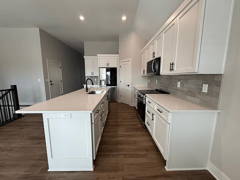 1408 SW Winthrop Ter — Photo 1