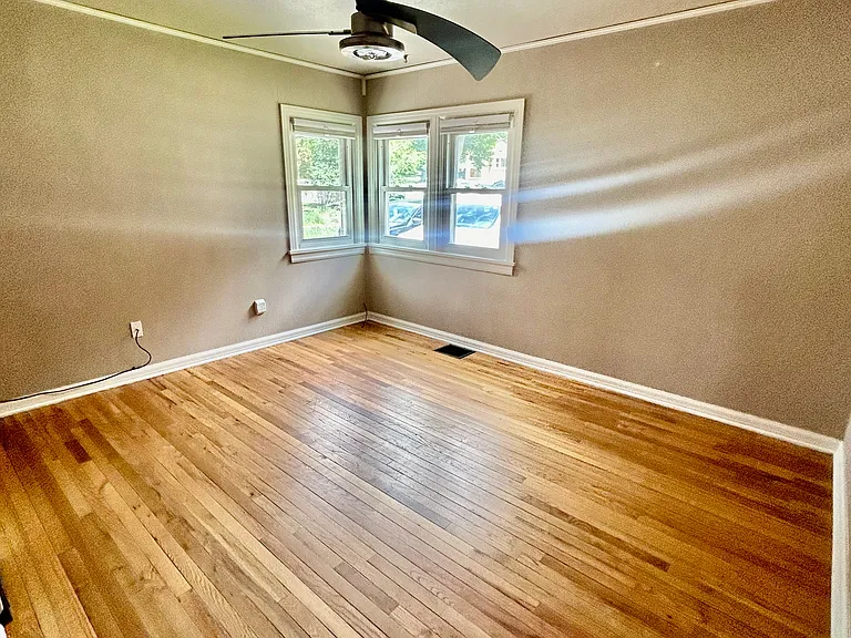 724 N Logan Ave — Photo 10