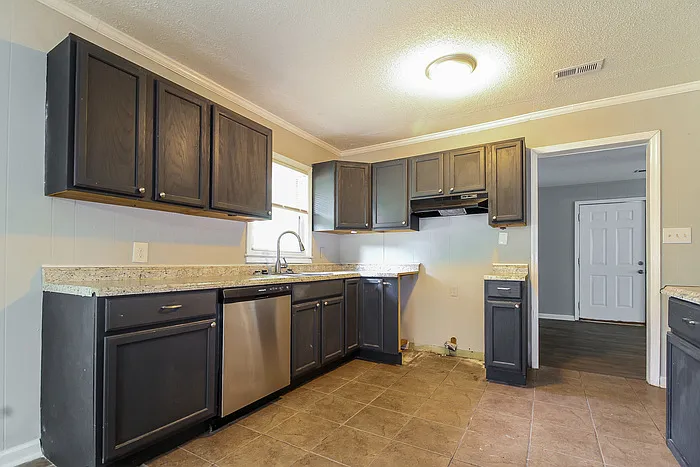 3 bed, 1.5 bath, 1453 sqft, $1,695 — Photo 4