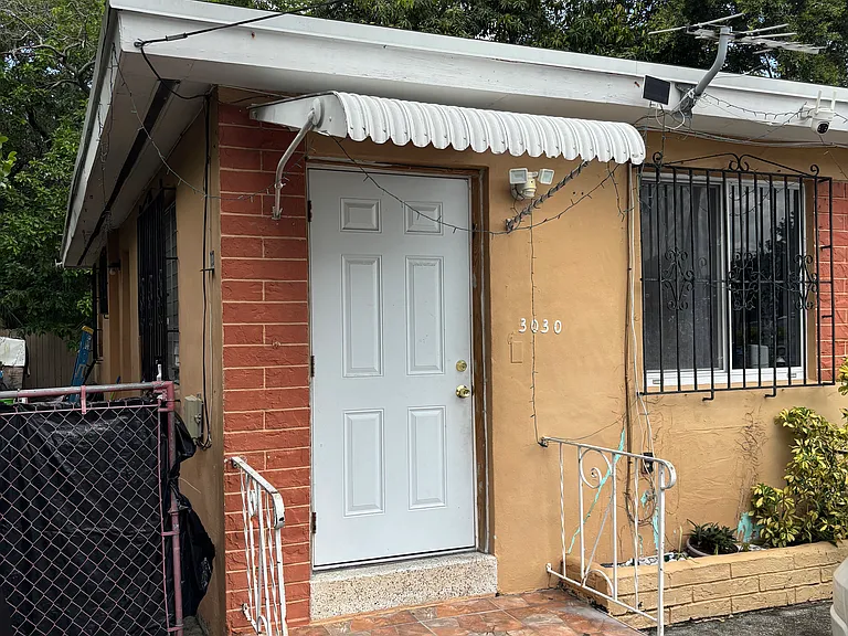 3030 NW 15th Ave #1 — Photo 2