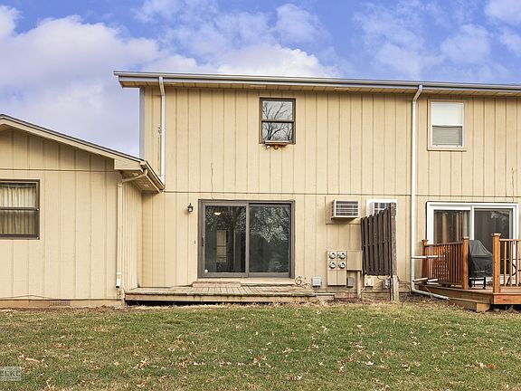 Enjoy private deck & outdoor space without the lawn maintenance!