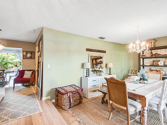3rd image of 117 Pine Hill Trl W