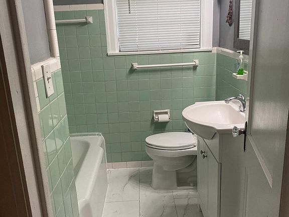 4th image of 2108 Lake Dr