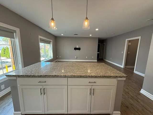945 Kenmore Ave — Photo 3