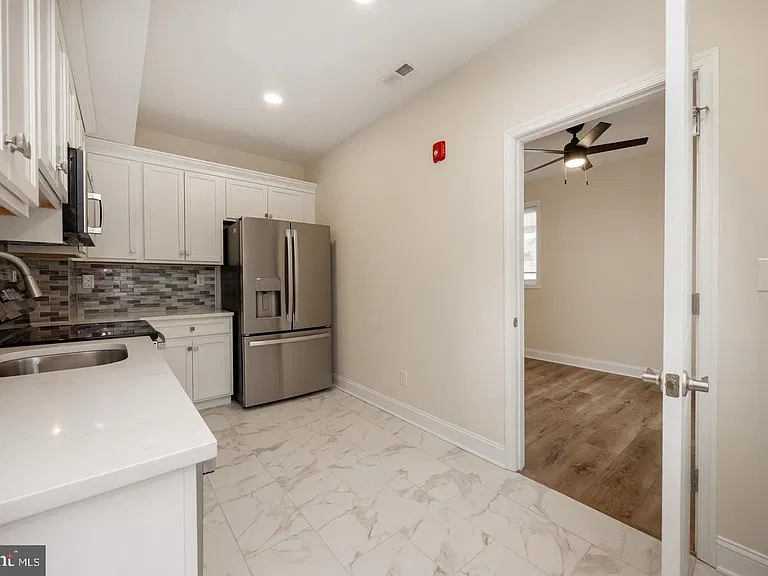 325 W Barnard St W — Photo 9