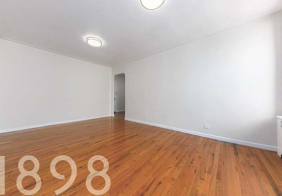 4th image of 909 Sheridan Ave APT 6H