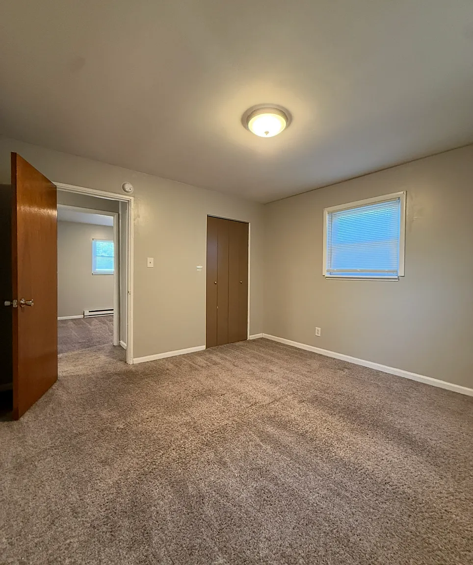 3 bed, 910 sqft, $1,100 — Photo 3