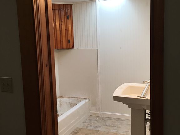 4th image of 78 Dorothy Dr