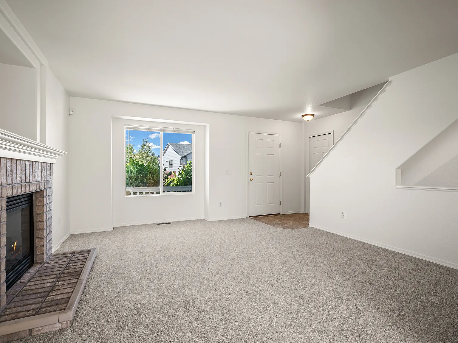 4 bed, 2033 sqft, $2,450 — Photo 3
