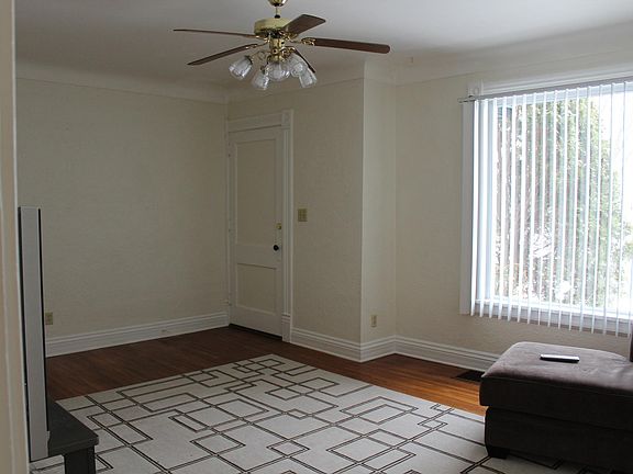 5th image of 205 5th Ave N
