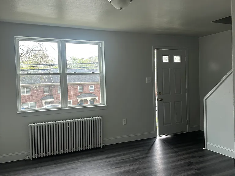 374 S Broad St — Photo 5