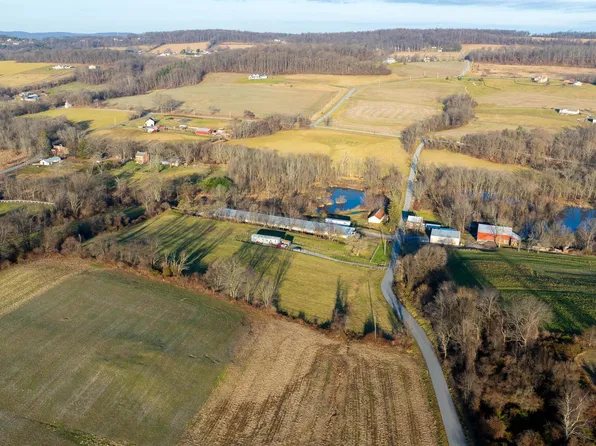 2204 Spangler Rd, Seven Valleys, PA 17360