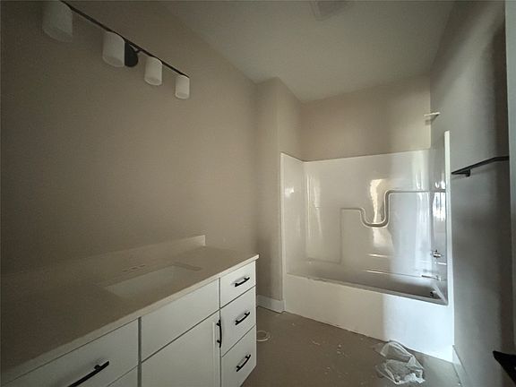 3rd image of 380 NW Ryder Dr